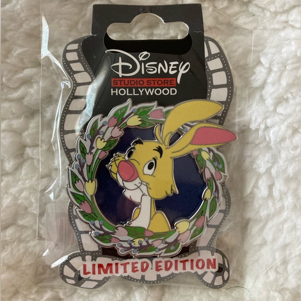 DSSH Disney Studio Store Hollywood Spring Wreath Rabbit Winnie the Pooh Pin 2023